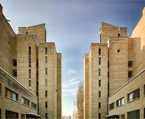 Студенческая архитектура – корпуса киевского универа похожи на крематорий и космический корабль