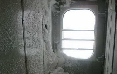 Украинцев засыпает снегом прямо в поездах