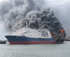 Горящий сухогруз в Крыму наконец-то удалось потушить