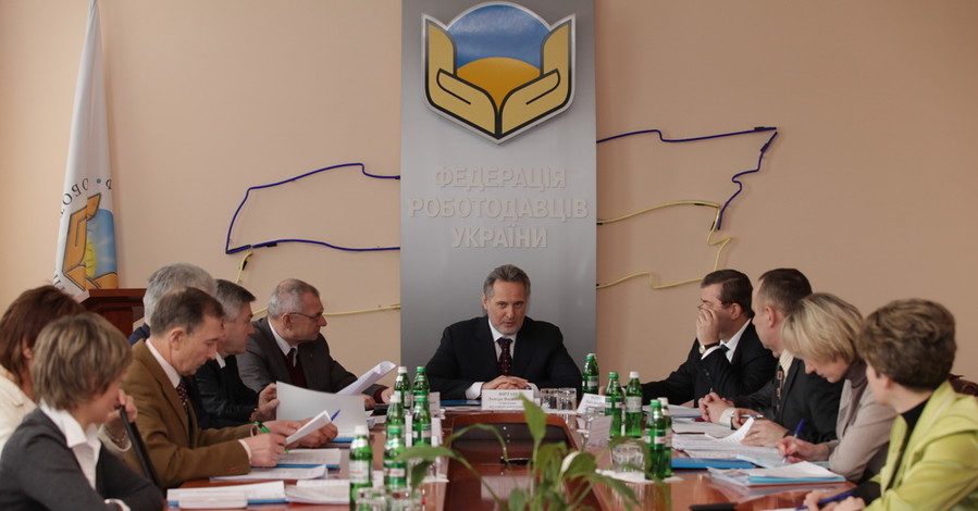 Национальный трехсторонний социально-экономический совет рекомендует Президенту Украины назначить на должность главы совета Дмитрия Фирташа