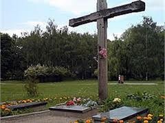 В Сумской области пенсионер обогревал дом могильными крестами