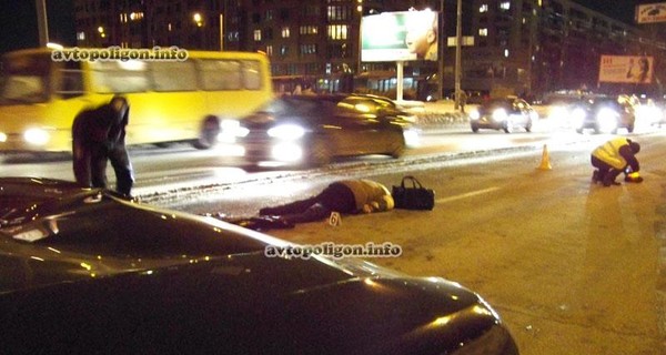 В Киеве Range Rover как кеглю сбил пешехода-нарушителя