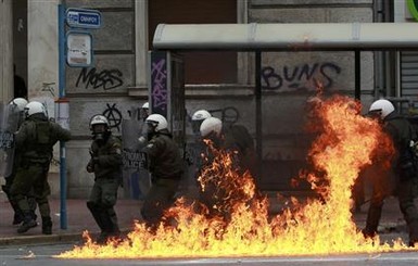 В Греции начались столкновения между полицией и протестующими против договора с ЕС