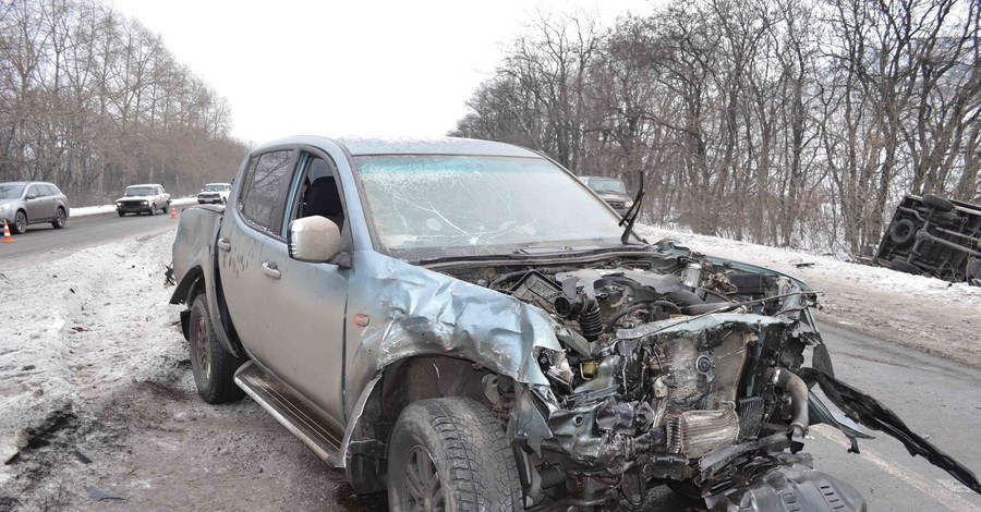 В Макеевке джип протаранил автобус с рабочими