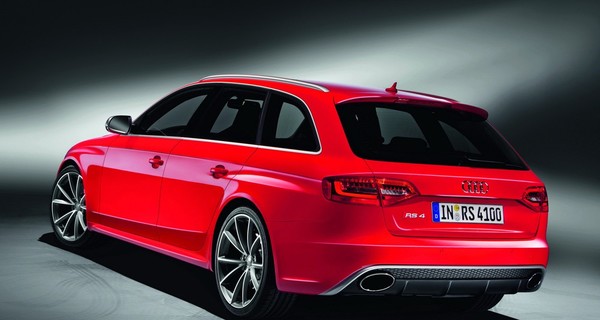 Audi официально представил универсал RS4