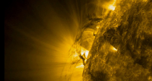 Солнечные торнадо резвятся на поверхности Солнца – уникальное видео