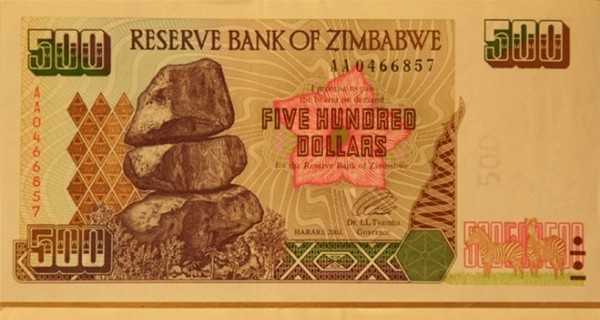 В супермаркетах Луцка берут зимбабвийские доллары