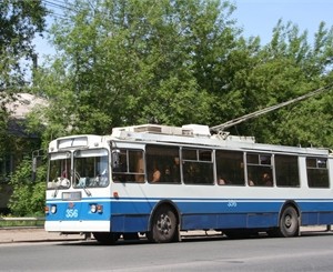 В Николаеве троллейбусы едва не убили двух пассажиров