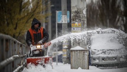 Киев замело снегом: фоторепортаж
