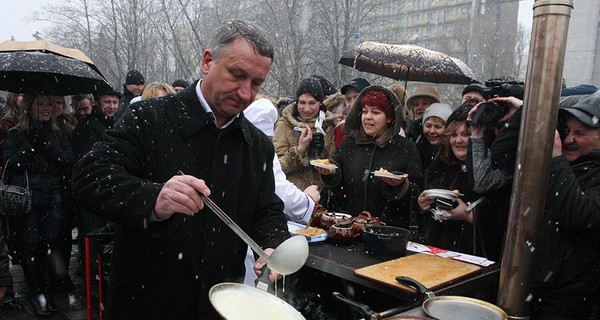 Мэр и моржи угостят горожан блинами