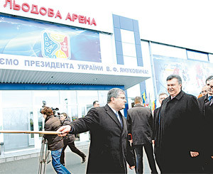 В Днепропетровске открыли ледовую арену