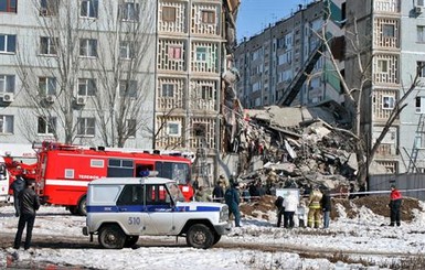 Дом в Астрахани обрушился из-за ремонтных работ или суицида