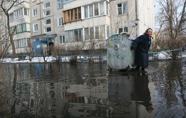 В Киеве затопило дворы