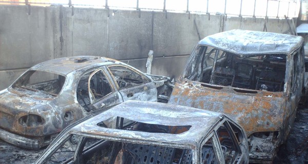 В Киеве возле здания Главка МВД гаишники тушили пожар