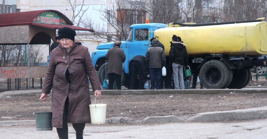 Из кранов евпаторийцев потекла ржавая вода