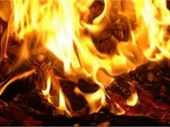 Мать посоветовала детям спрятаться в горящем доме: два ребенка сгорели заживо