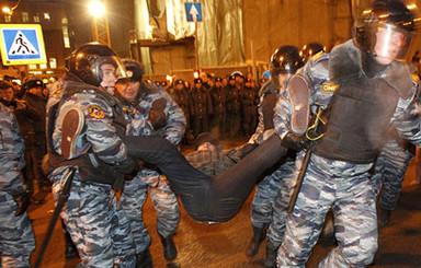 Протесты в Москве: Полиция подавляет акцию оппозиции