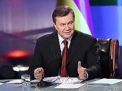 Янукович пообещал женщинам на 8 марта не поднимать цену на газ