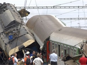 МИД: Среди погибших в польской катастрофе поездов украинцев нет