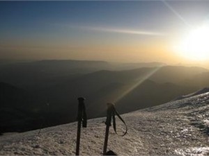 Пропавшего на Эльбрусе украинца ищут 25 человек