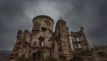 В Украине исчезает древний замок