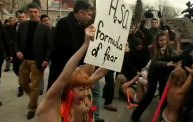 Активисток FEMEN задержали в Стамбуле