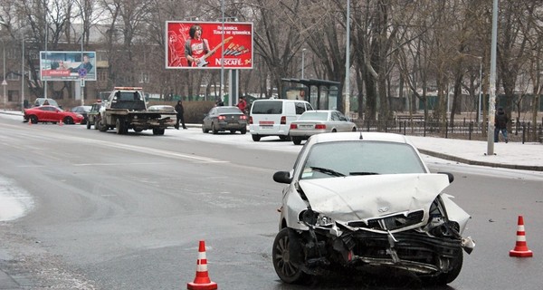 В Одессе помощница судьи на Tuscani вписалась в такси