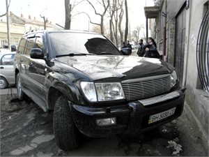 В Одессе скончался мужчина, сбитый  на тротуаре джипом с табличкой 