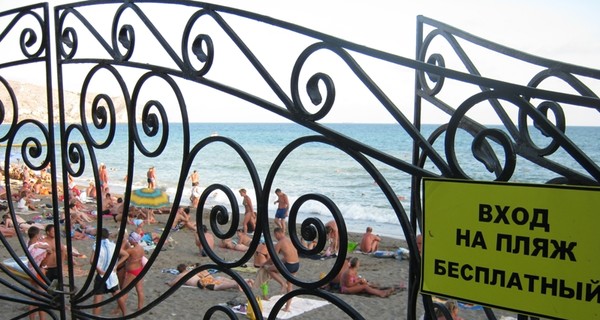 Летом на крымских пляжах вновь продолжатся поборы  