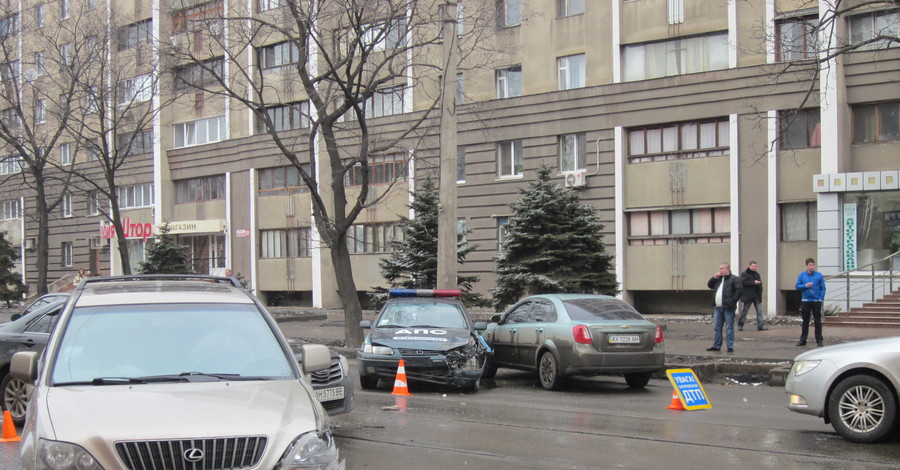 В Харькове гаишники попали в тройное ДТП, погнавшись за 