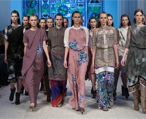 Первый день Ukrainian Fashion Week: принты племени масаи, халаты с мехом и замурзанные модели от Анисимова