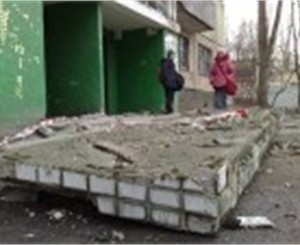 В Донецке козырек подъезда убил ребенка. Суд амнистировал коммунальщицу, обвиняемую в этом ЧП