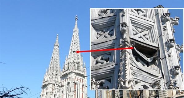 В шпиле Николаевского собора зияет огромная дыра