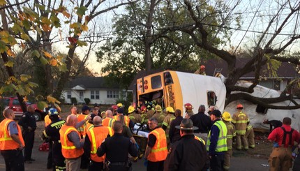 Автокатастрофа в США: перевернулся школьный автобус