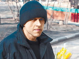 Максиму Дмитренко, отсидевшему восемь лет вместо пологовского маньяка, следователь покупает цветы, а губернатор обещает компенсацию