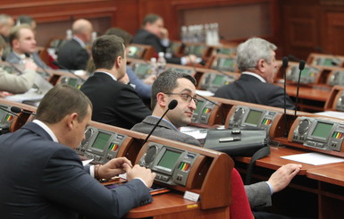 Расходы на власть: Один депутат Киевсовета обходится нам в 36000 гривен в месяц