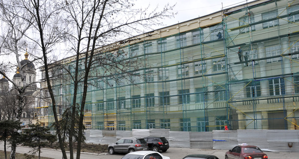 Старейшую школу Донецка готовят к закрытию?