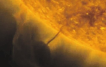 Солнечное знамение: астрономы видят  на светиле странные фигуры