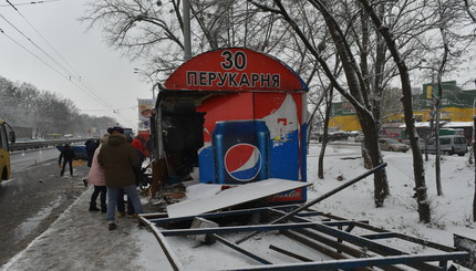 В Киеве фура снесла остановку, госпитализировано семь человек 