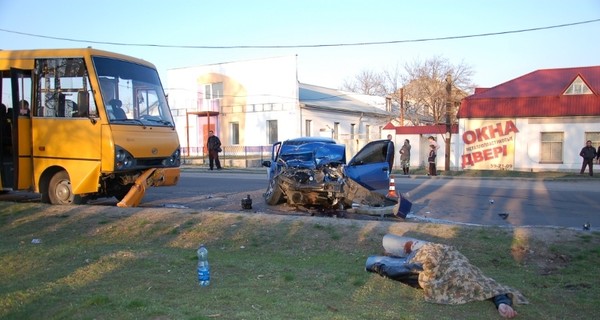 В Николаеве маршрутка попала в серьезную аварию