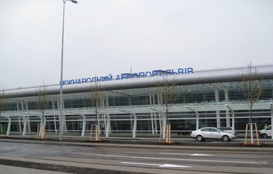 Во Львове  Янукович, Колесников и Платини открыли новый терминал аэропорта
