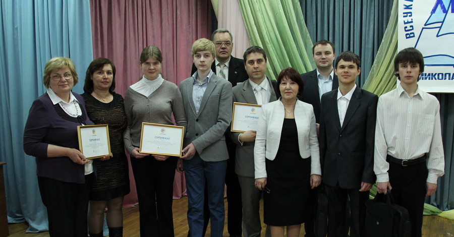 Четверо школьников представят Украину на международной олимпиаде по химии в США