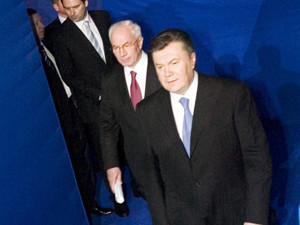Янукович и Азаров заплатят по 13 тысяч гривен  налога на роскошь