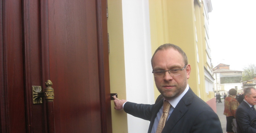 Прокурор: судить Тимошенко нужно в Харькове