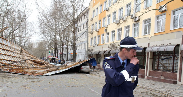 В Крыму борются за жизнь девушек, пострадавших от урагана