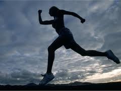 30-летняя участница марафона в Лондоне скончалась, не добежав до финиша