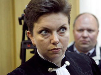 На судью российских панкерш Pussy Riot напал мужик с топором