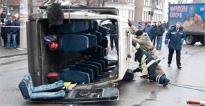 В Запорожье перевернулась маршрутка с пассажирами