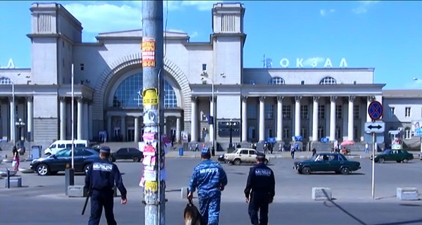 На вокзалах и в аэропорту Днепропетровска все спокойно