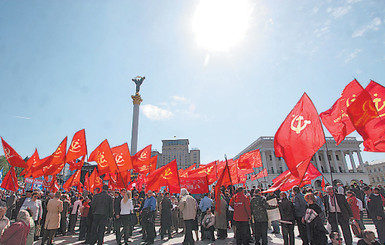 На первомайские митинги вышли более 100 тысяч человек 
